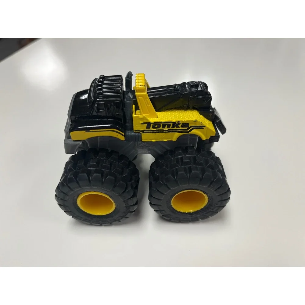 Hot Wheels Monster Trucks Grave Digger Tiger Shark Bone Shaker Several Lot 9 Pc